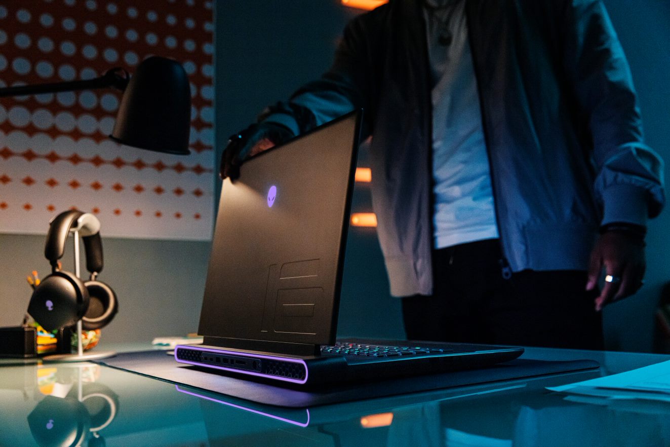 Dell reforça oferta da Alienware no Brasil com novas configurações para desktops e notebooks e o monitor com 500Hz da marca