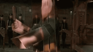 um pedaço do treino de luta com facas entre Gurney e Paul, ambos utilizando o escudo corporal, feito de CGI em caixas poligonais que envolvem seus corpos