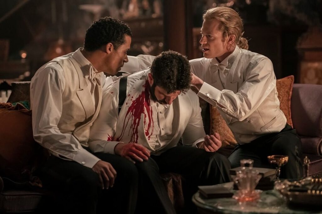 Sam Reid e Jacob Anderson no segundo episódio da série Entrevista com o Vampiro 