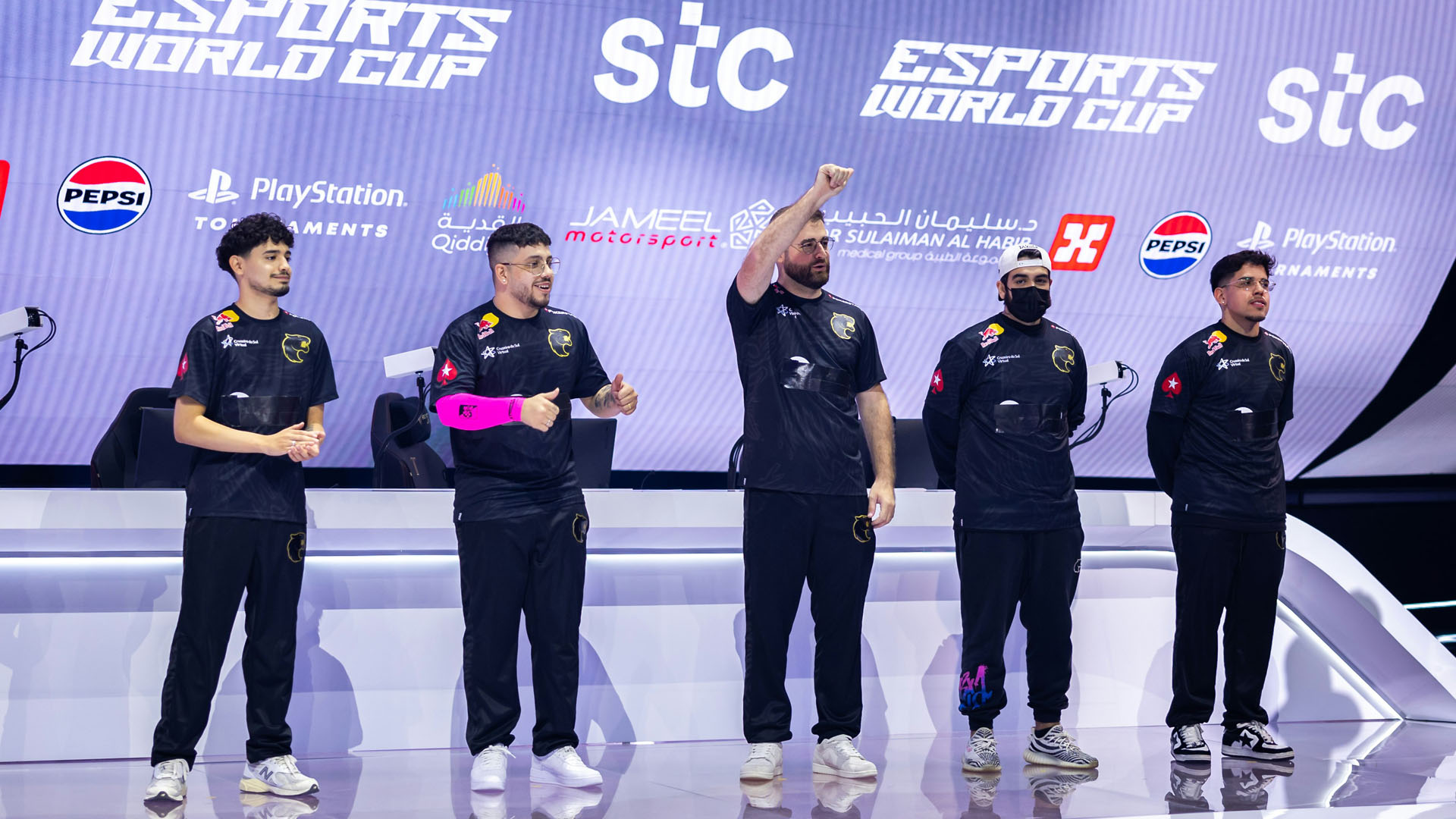 FURIA estreia ESL Pro League com vitória em cima da Falcons