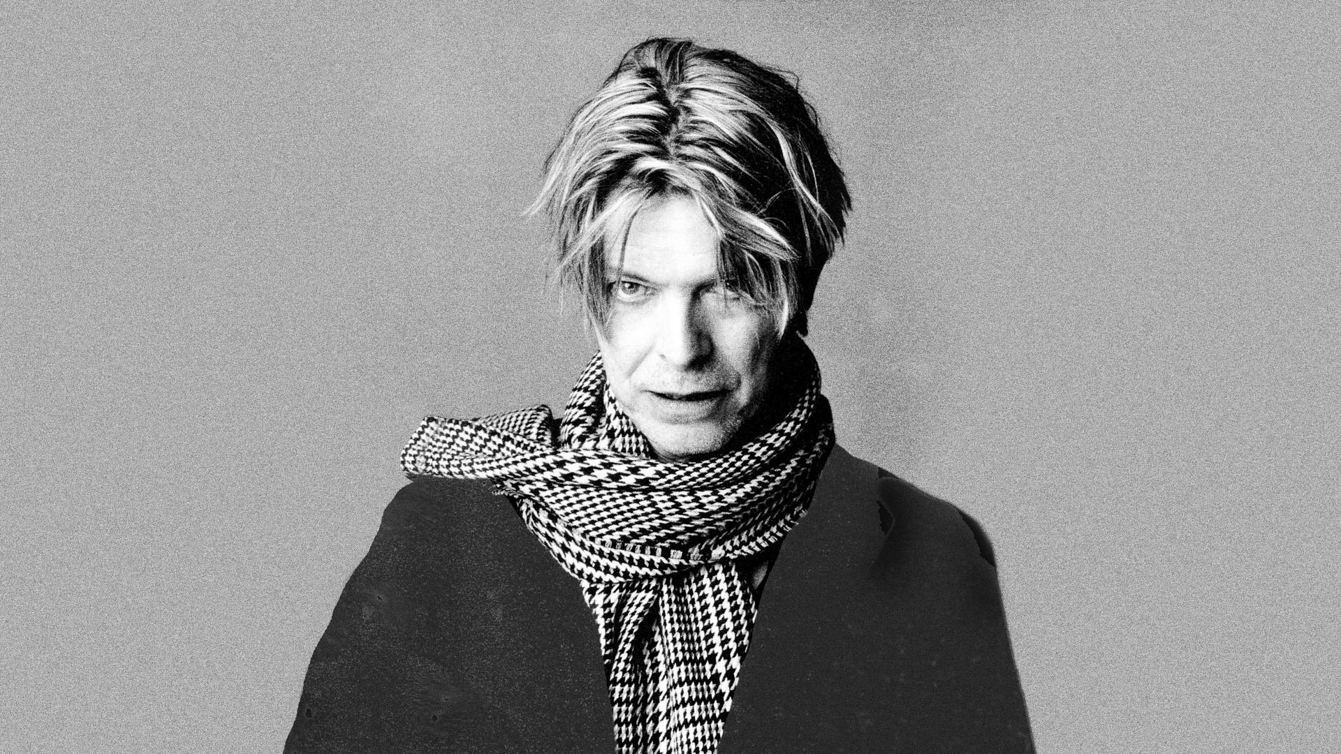 Talento ousado de David Bowie é exaltado no documentário 'O Homem que Mudou o Mundo'