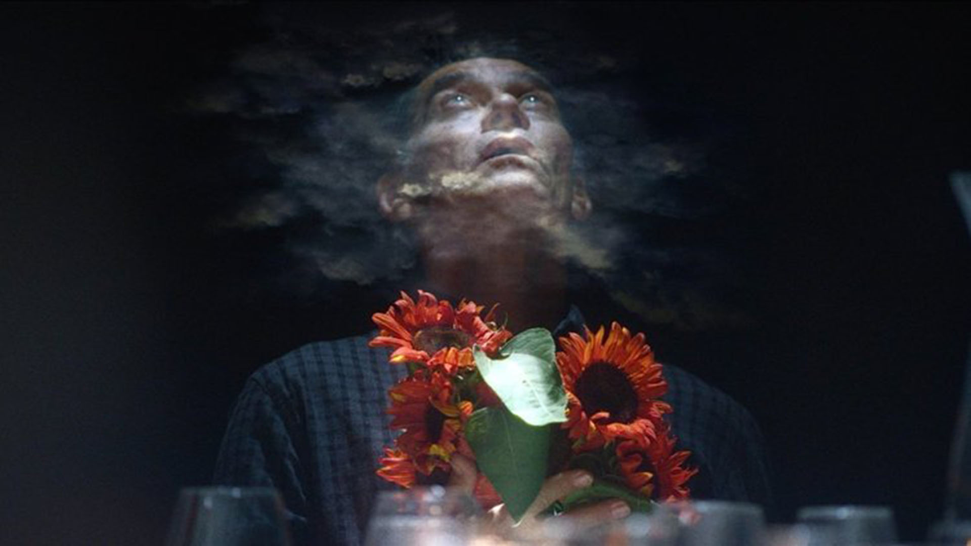 Girassol Vermelho, filme de abertura da Mostra de Cinema de Tiradentes 2025, estreia em março nos cinemas