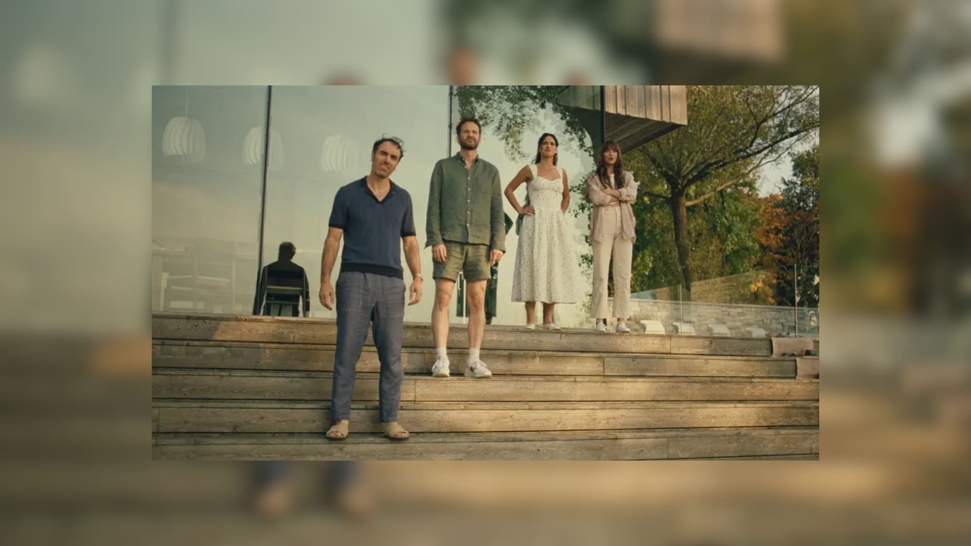 Amores à parte acompanha Carey, Ashley, Julie e Paul e como cada um tem acordos, restrições e limites para que um relacionamento funcione