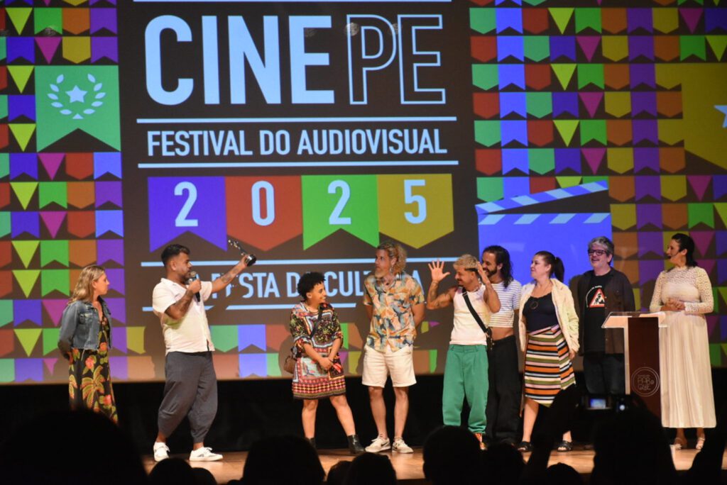 “Nem Toda História de Amor Acaba em Morte” leva prêmio de melhor filme pelo júri popular e de melhor ator no Cine-PE