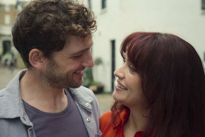 Da esquerda pra direita: Laure Davidson (Daniel) e Olivia Cooke (Cherry). Reprodução: Prime Video