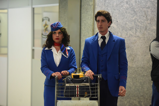 Johnny Massaro e Bruna Linzmeyer em ação na trama.