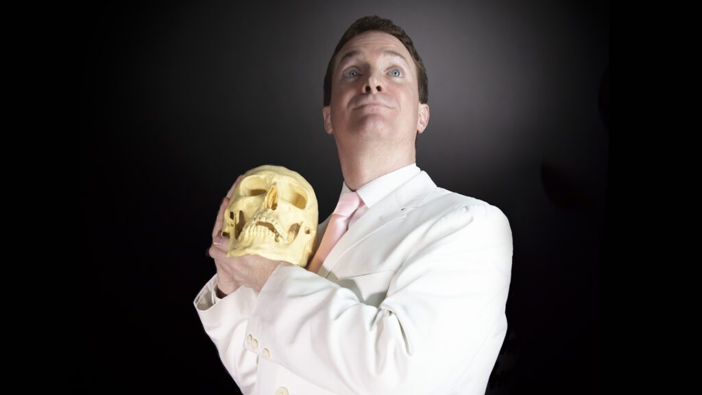 Autor de Manual das Donas de Casa Caçadoras de Vampiros