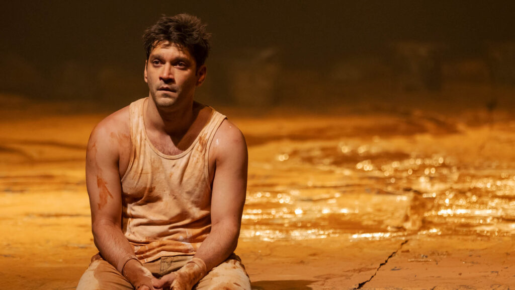 Após sucesso internacional, espetáculo “Tom na Fazenda” chega a Curitiba para curta temporada em setembro no Guairinha