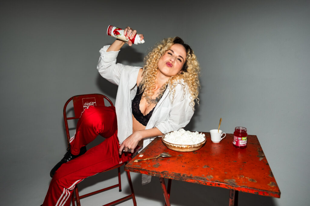 Bruna Pena lança “PA VÊ”: um pop alternativo dançante que provoca os sentidos