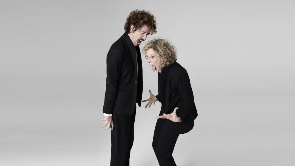 “A Última Entrevista de Marília Gabriela”, premiado espetáculo com Marília Gabriela e o filho Theodoro Cochrane chega a Curitiba em única apresentação