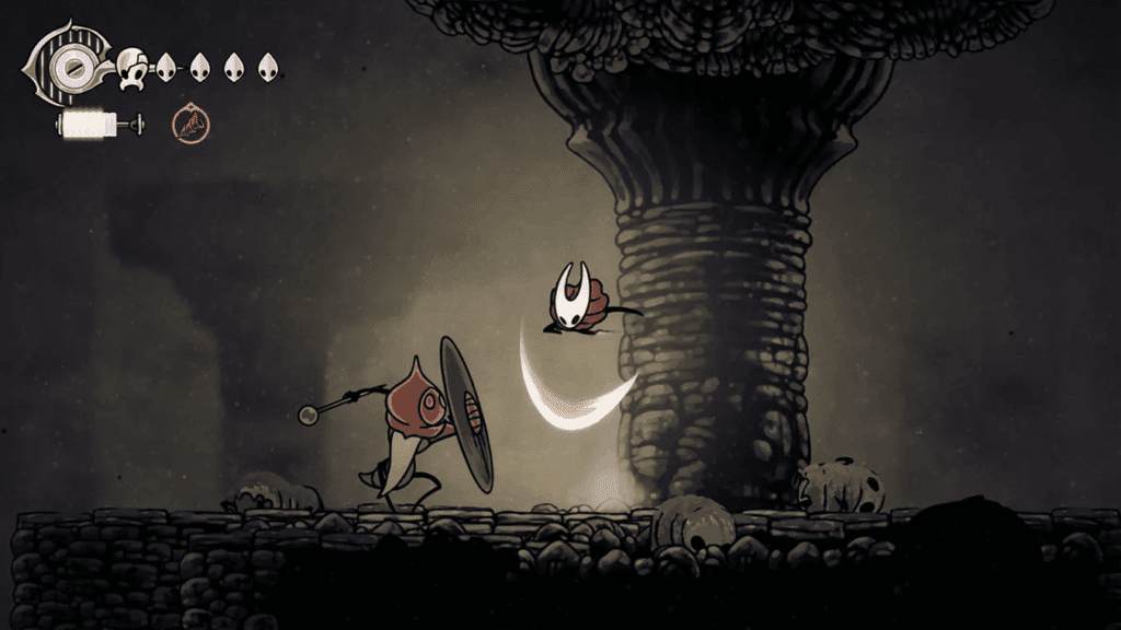 cena do game Hollow Knight: Silksong, com a protagonista, Hornet, efetuando um golpe no ar contra um inseto que carrega um escudo.