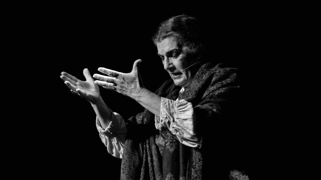 Fenômeno de público e crítica, espetáculo “Helena Blavatsky, A Voz do Silêncio” realiza curta temporada no Teatro Bom Jesus