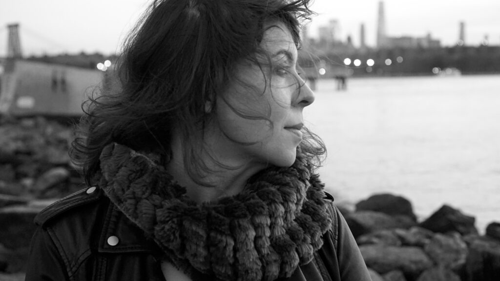 Recital “Cosmografias”, de Cristiane Bouger, integra Festival da Palavra em Curitiba