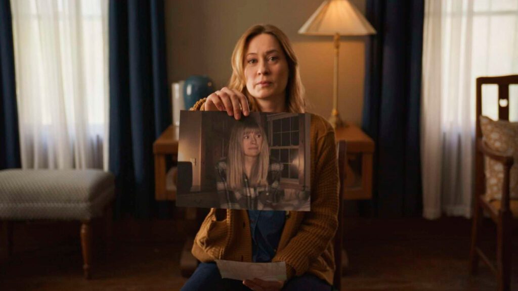 Terror em Shelby Oaks: trailer revela investigação sobrenatural e estreia para o Halloween