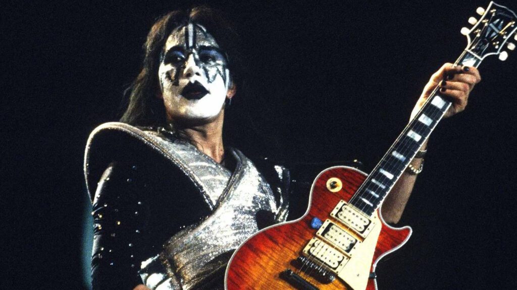 Ace Frehley, guitarrista do Kiss, morre aos 74 anos