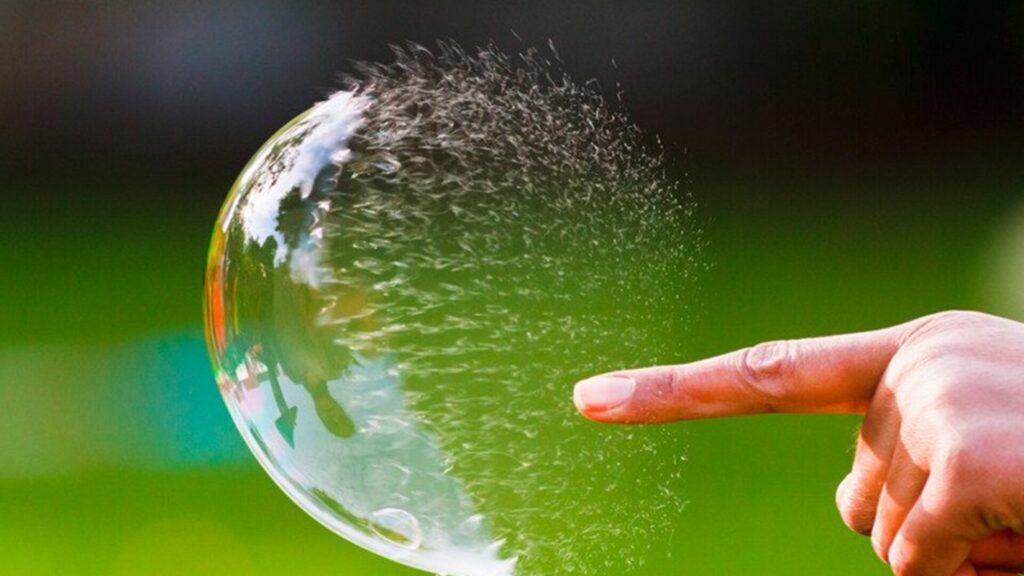 Luminária: Estoure a bolha e saia do monopólio da Romantasia