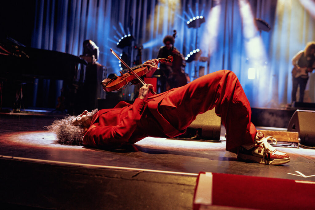 Ara Malikian, violonista de renome mundial, apresenta-se pela primeira vez em Curitiba