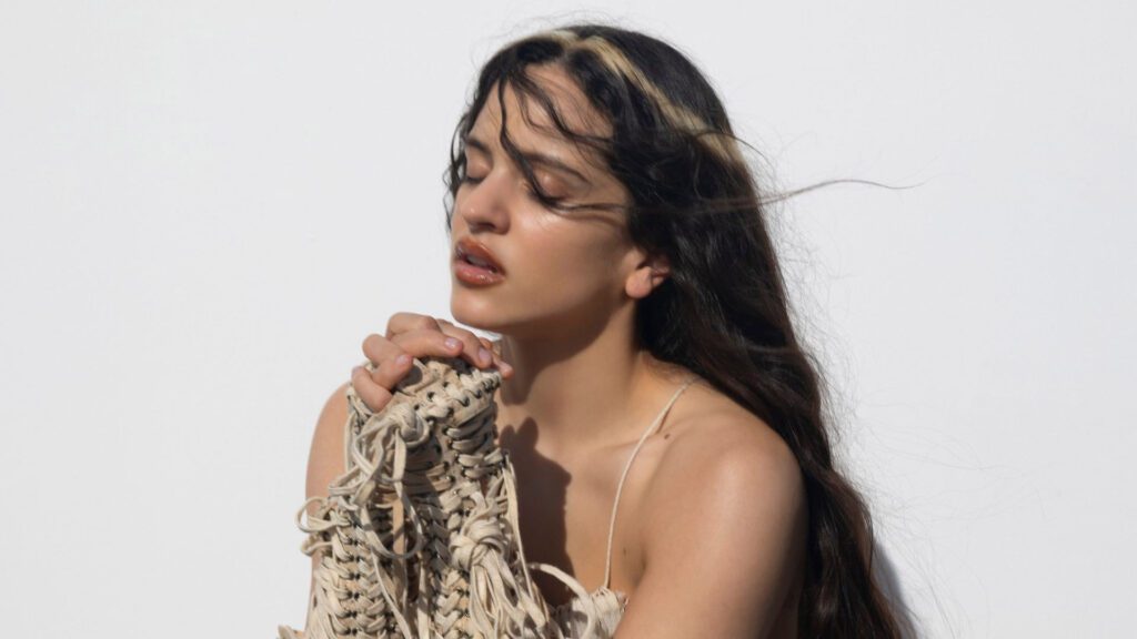 Rosalía anuncia show no Brasil em 2026