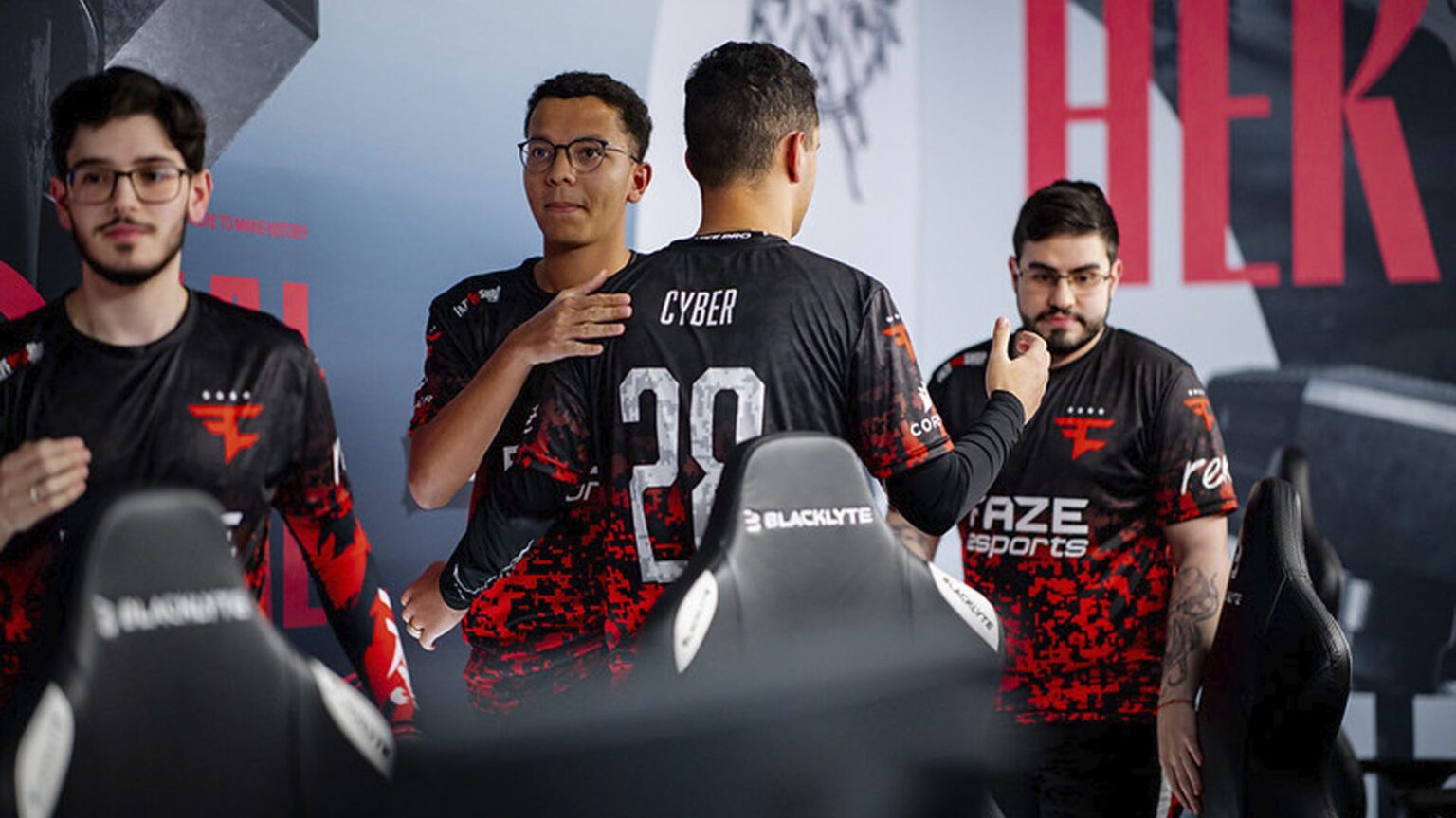 FaZe na final da Chave Superior do Six Invitational 2026 - Black&CO