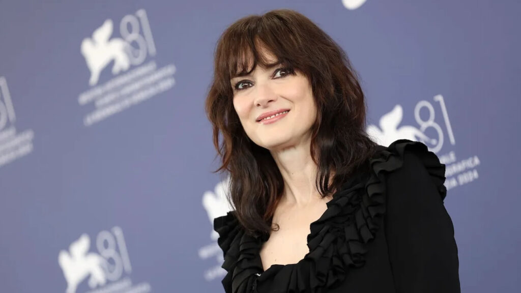 Winona Ryder entra na 3ª temporada de  Wandinha e reacende o legado sombrio de Tim Burton