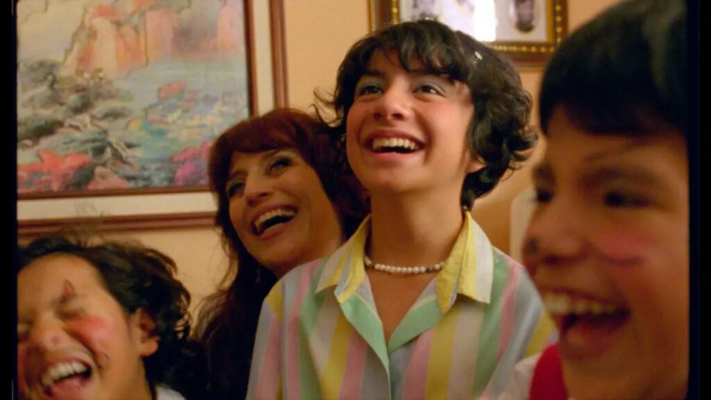 Seis Meses no Prédio Rosa e Azul: filme com coprodução brasileira é selecionado para Festival de Cannes