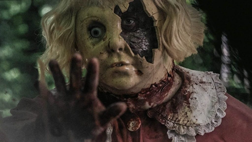 Dolly – A Boneca Maldita, crítica do gore polêmico que divide opiniões