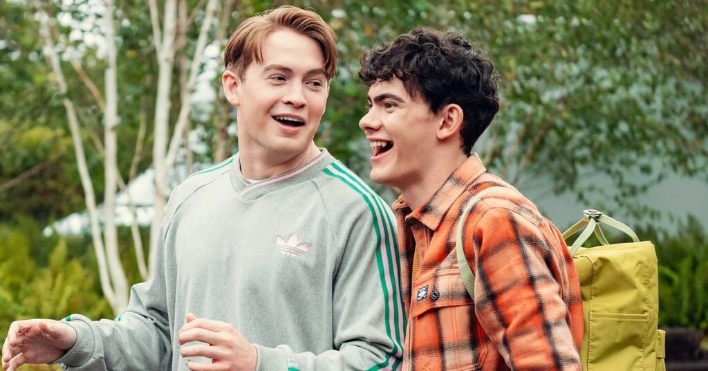 Kit Connor (Nick) e Joe Locke (Charlie) em imagens de Heartstopper