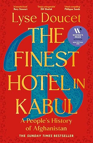capa do livro The Finest Hotel in Kabul. Em um fundo vermelho, a letra K em azul estão sob o título em amarelo. 