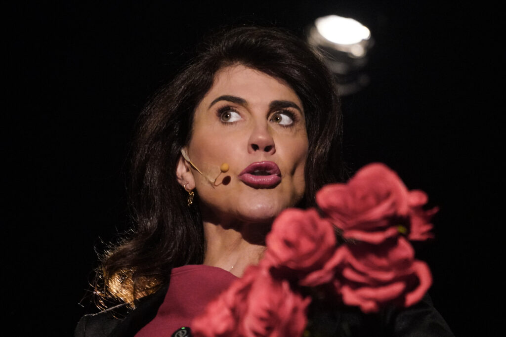 Comédia “Da Puberdade à Menopausa”, com Angela Dippe, tem apresentações no Guairinha