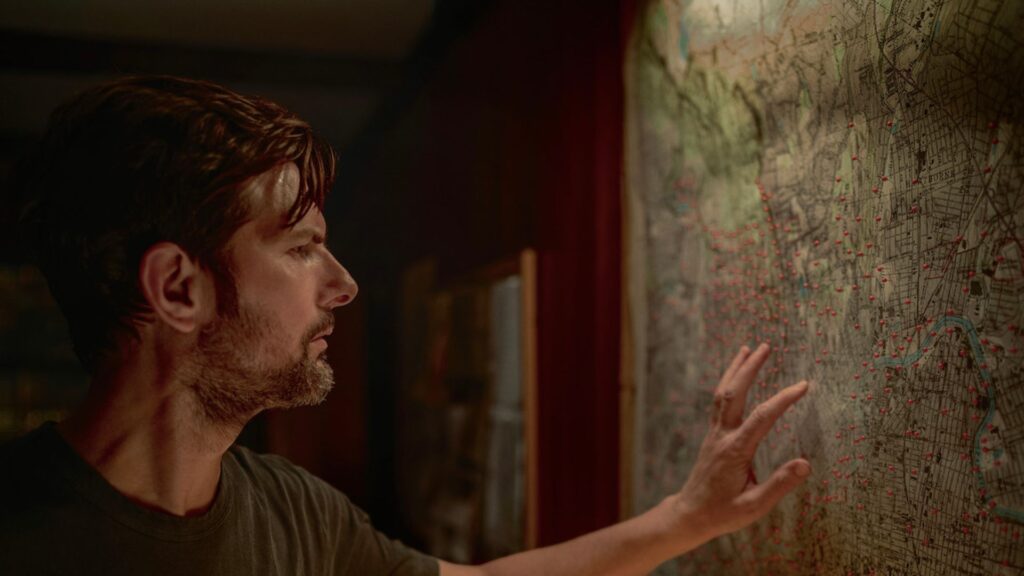 O Homem que Sussurra | Suspense com De Niro e Adam Scott ganha trailer