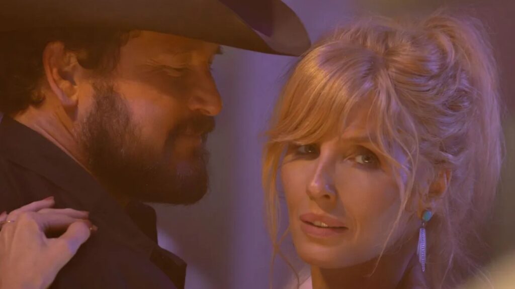 Os personagens Beth Dutton e Rip Wheeler em Rancho Dutton
