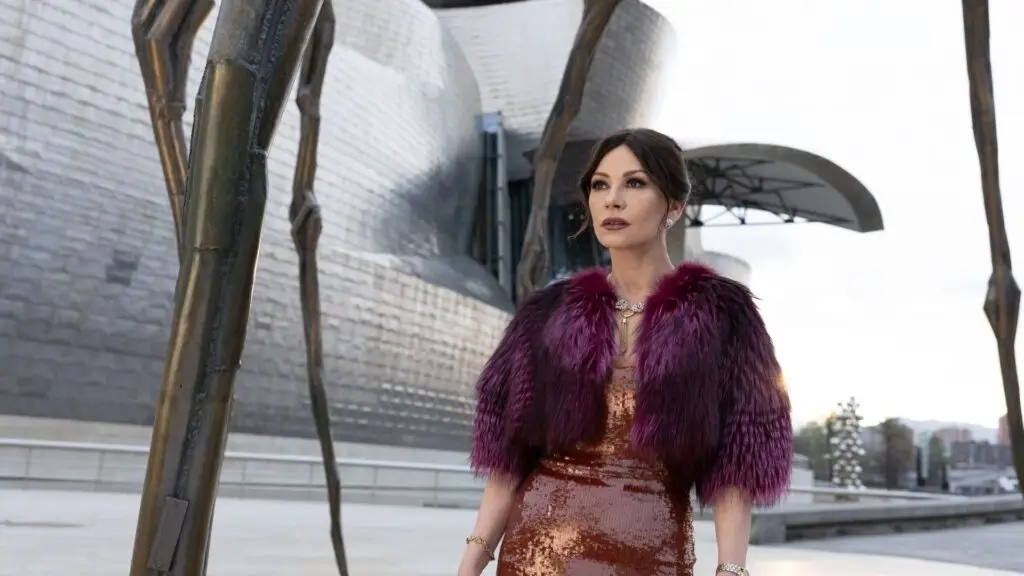 Kill Jackie, série estrelada por Catherine Zeta-Jones, ganha novas imagens