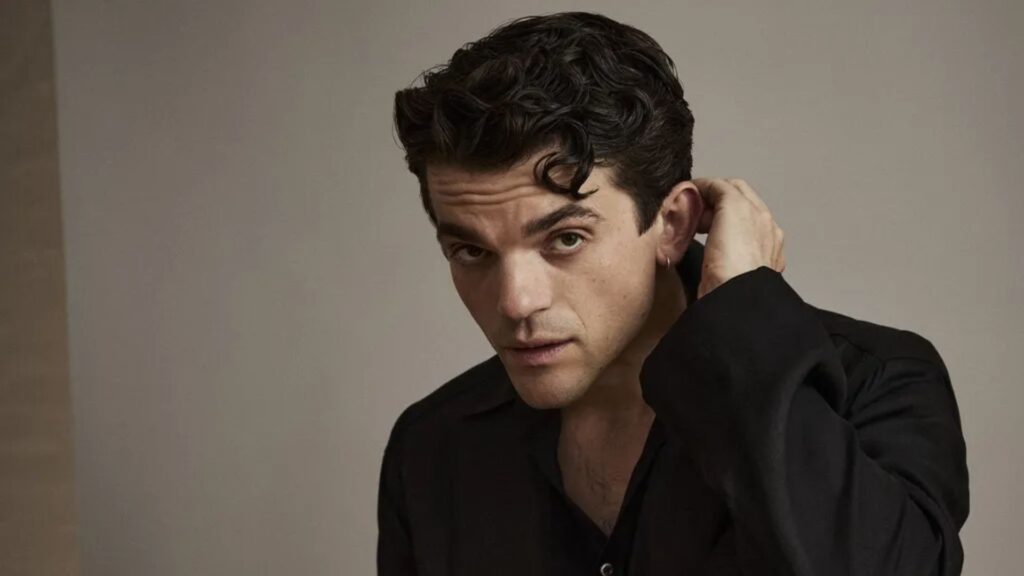 Hercule | BritBox revela primeira imagem de Edward Bluemel como Hercule Poirot