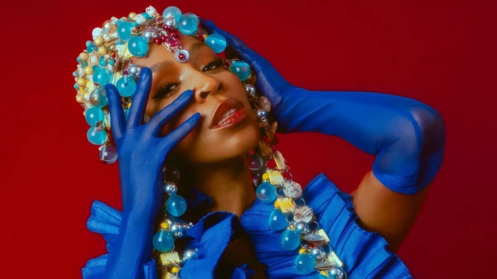 De volta a Curitiba, Karol Conká revive álbum ‘Batuk Freak’ em show comemorativo
