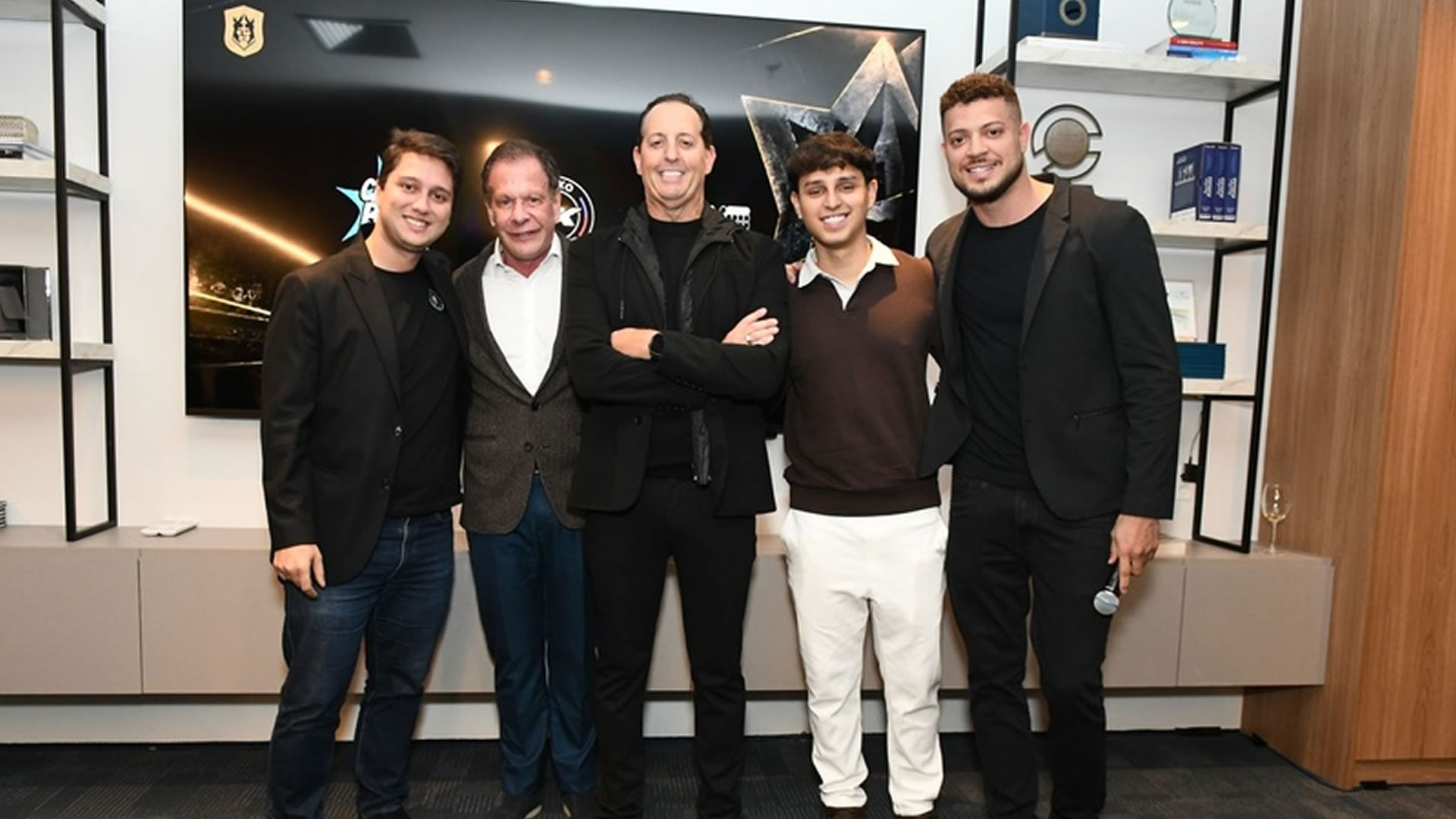 Benjamin Back assume presidência do Fluxo FC ao lado de Nobru, Cerol e Toguro